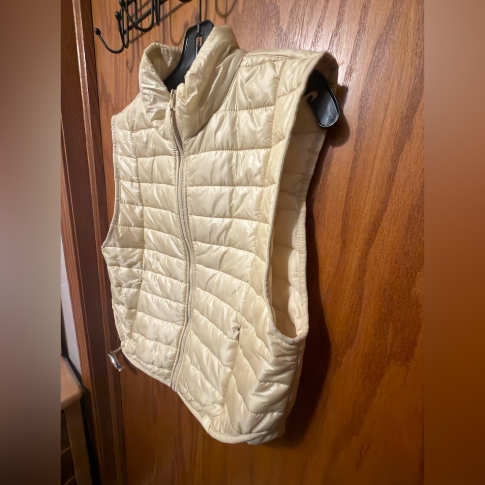 Ivory JoyLab Quilted Puffer Vest Size Medium - Picture 3 of 11